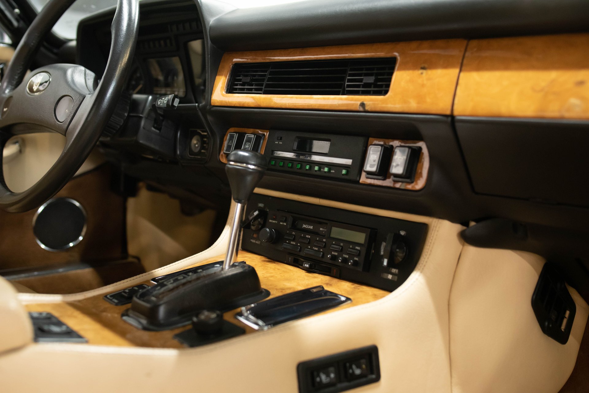 9112000 | 1989 Jaguar XJS COUPE ROUGE | Frazier Motorcar Company