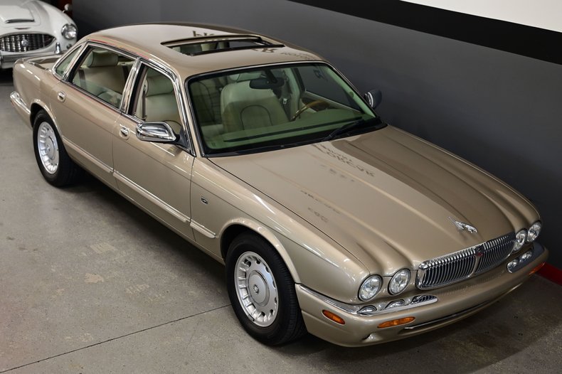 Jaguar XJ8 Vanden Plas 2001- One Owner