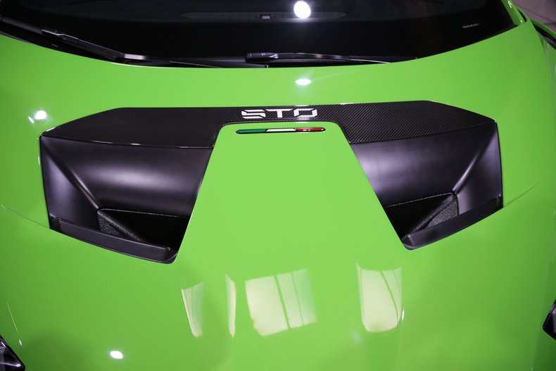 2021 Lamborghini Huracan STO