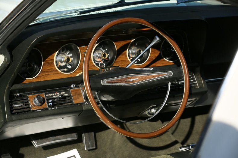 1969 Ford Thunderbird 10