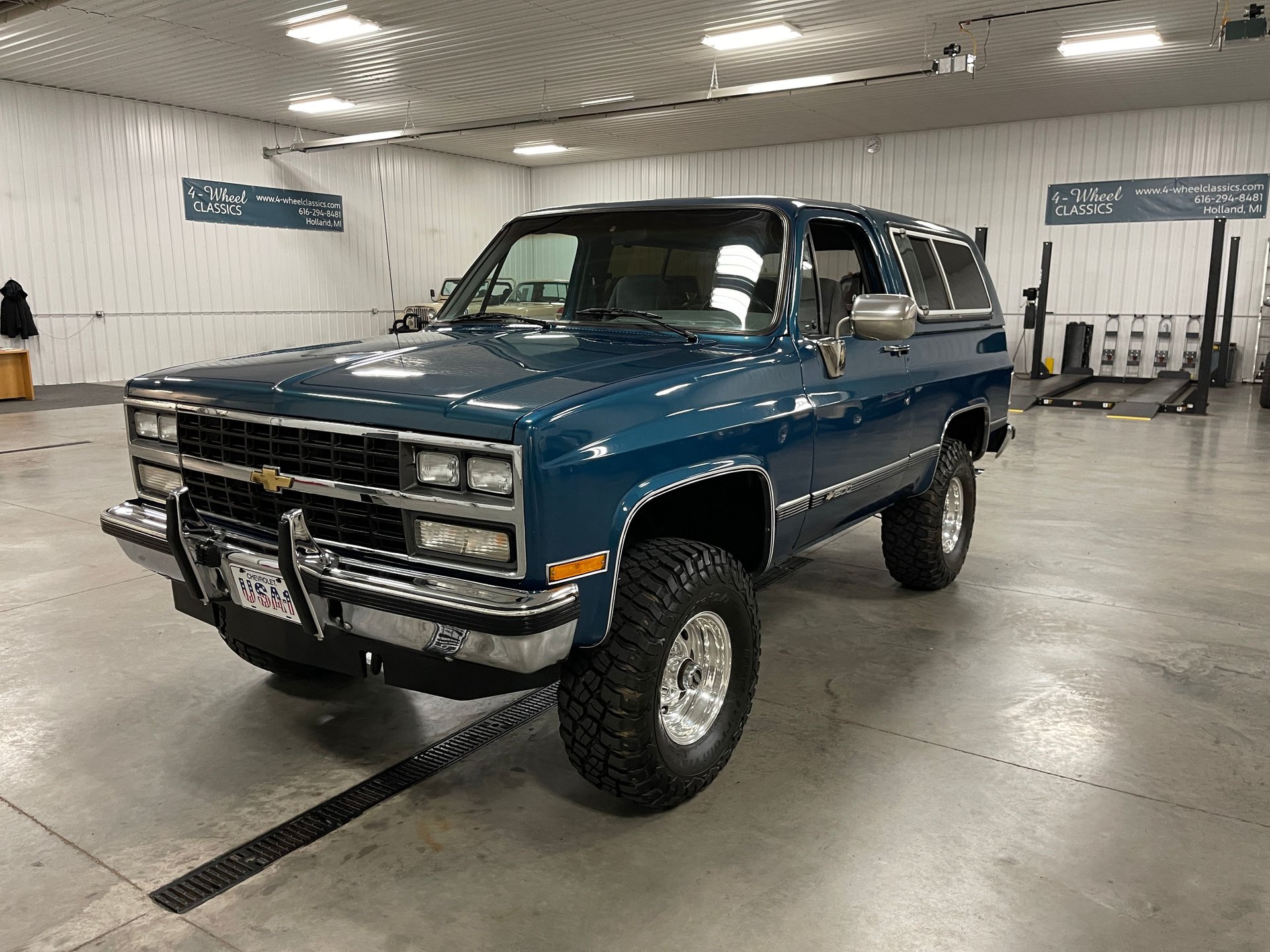 thumbnail interactive-video image 1 of FYG Clear Tempered Glass Vent Windows For 1981-1989 Chevy GMC C10 K10 K5 Blazer Suburban 1 of 4