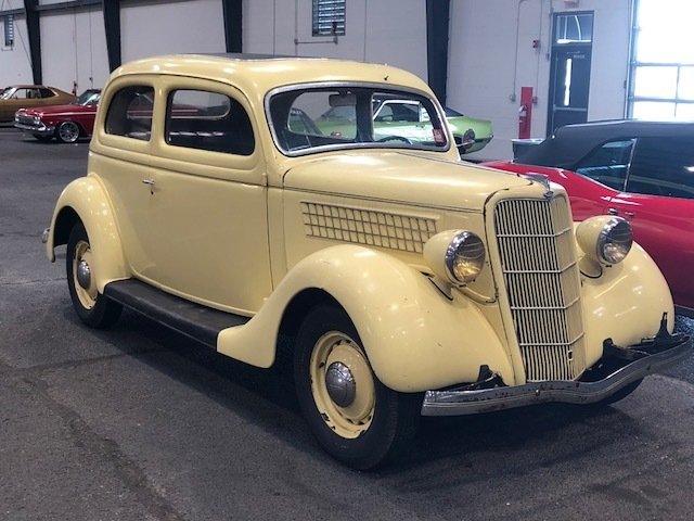 1935 ford 2 door sedan