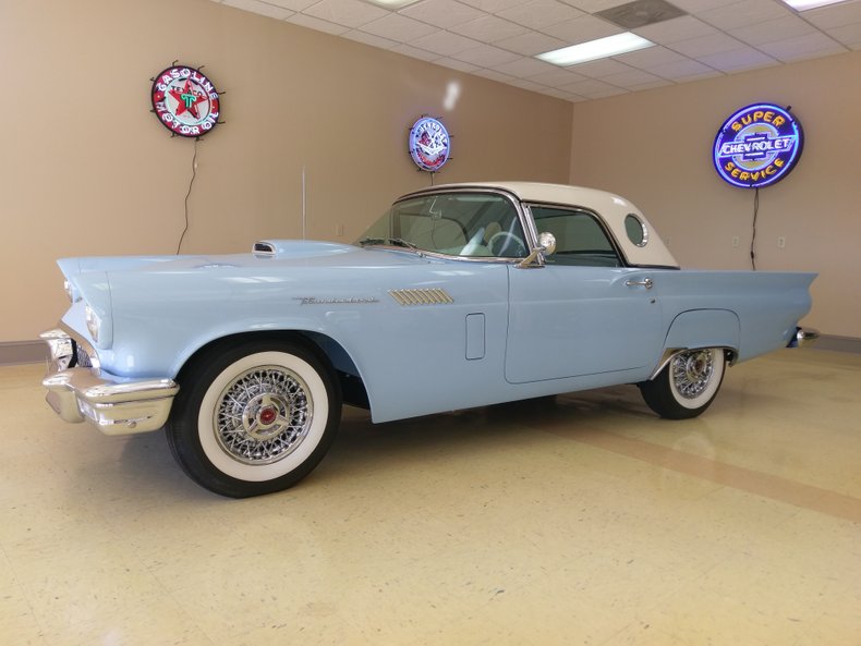 1957 Ford Thunderbird 