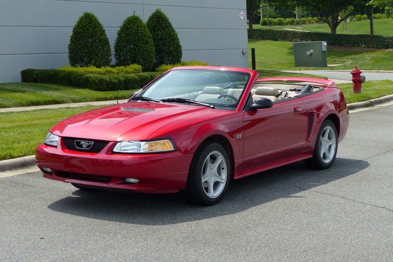 2000 Ford Mustang GT