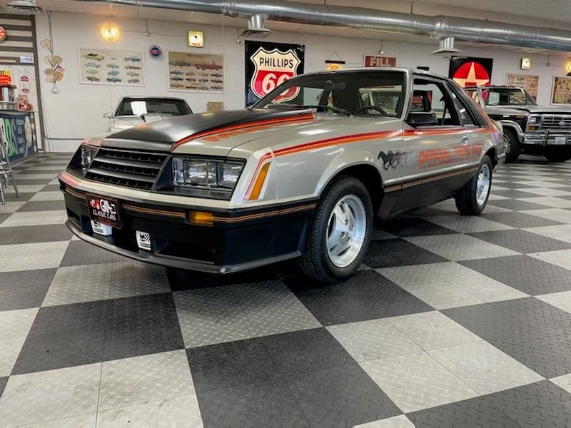 1979 ford mustang indy pace car