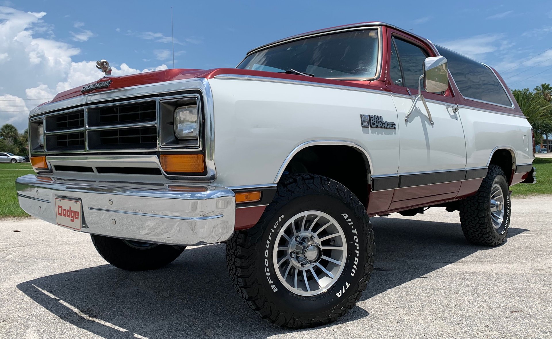 1987 dodge ramcharger le
