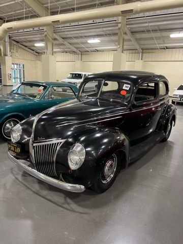 1939 Ford Deluxe 