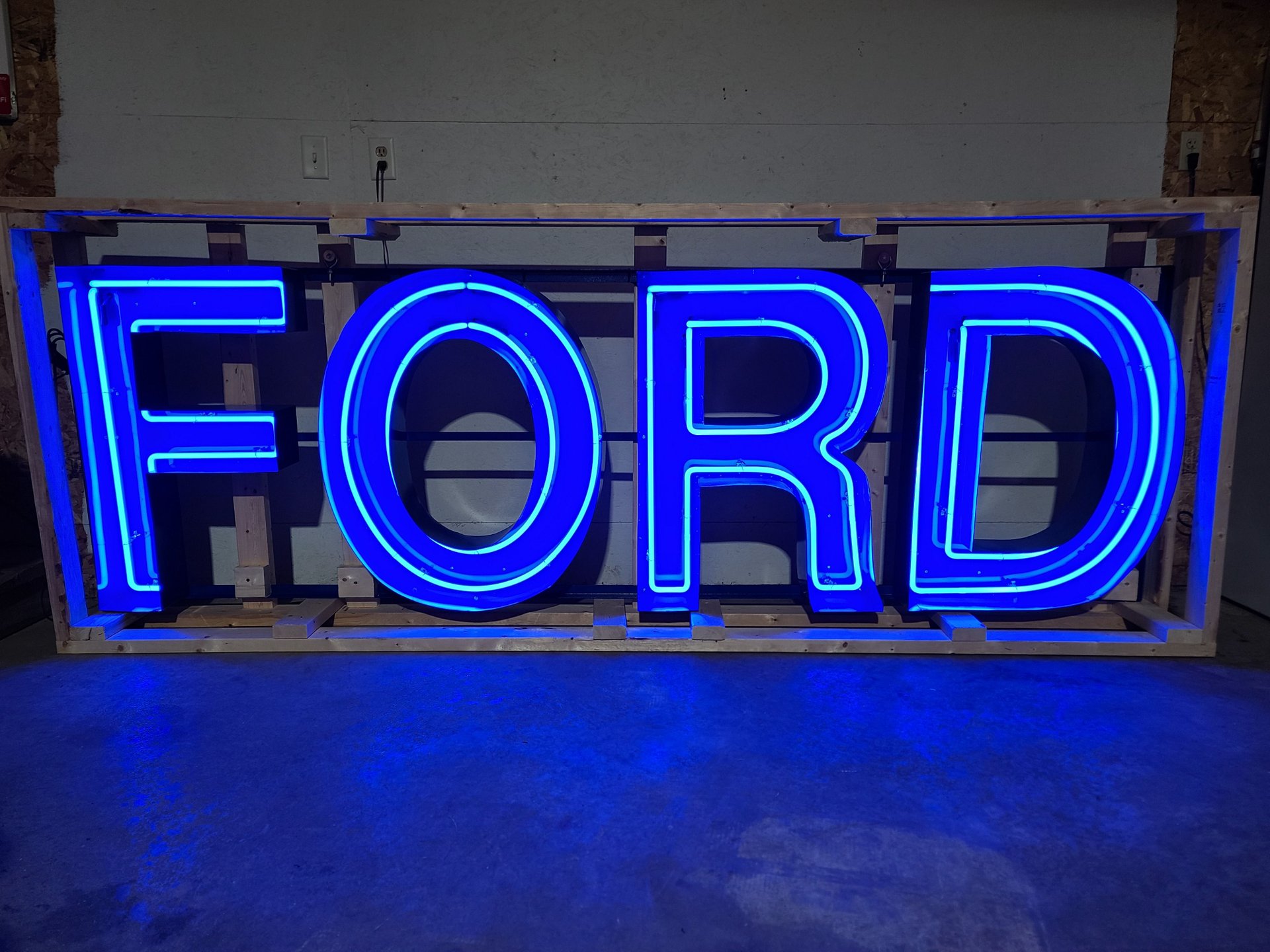 0 ford dealership neon sign