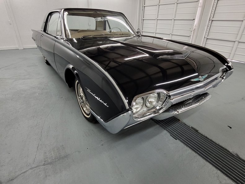 1962 Ford Thunderbird 