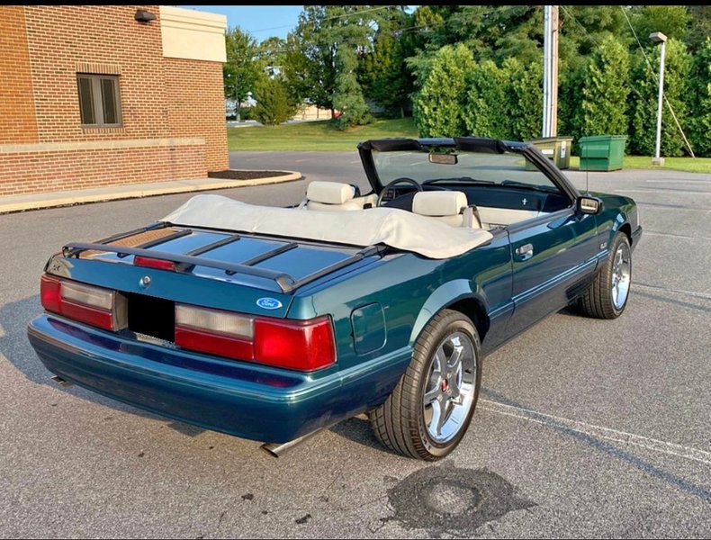1990 ford mustang 7up edition