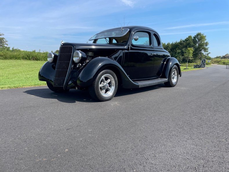 1935 ford 5 window coupe