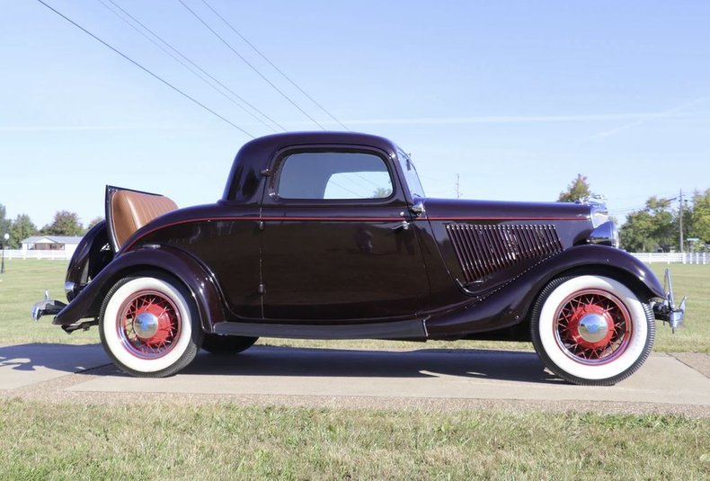 1934 Ford Deluxe 