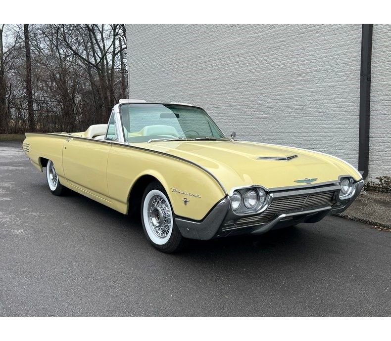 1961 Ford Thunderbird 