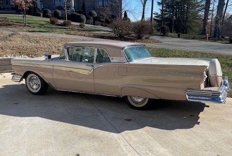 1957 Ford Fairlane 500 Skyliner