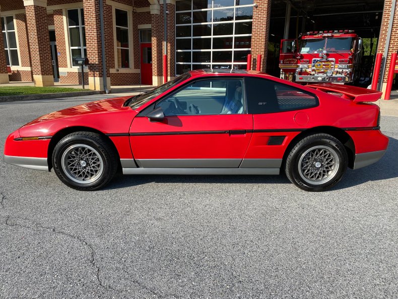 1986 Pontiac Fiero 1