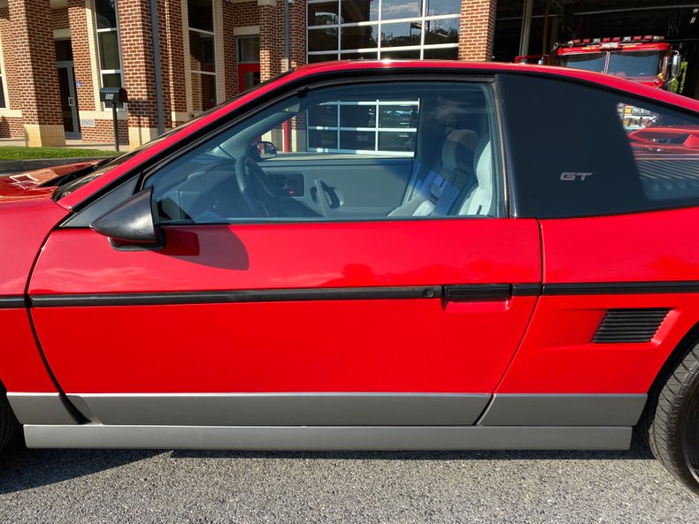 1986 Pontiac Fiero 11