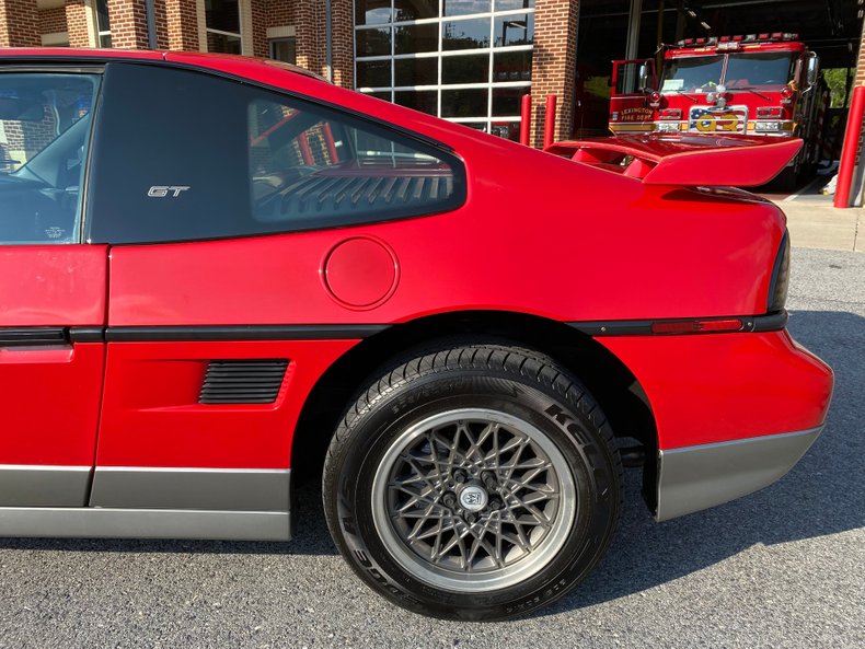 1986 Pontiac Fiero 12