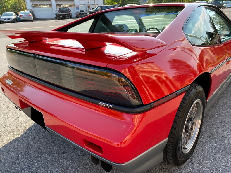 1986 Pontiac Fiero 18