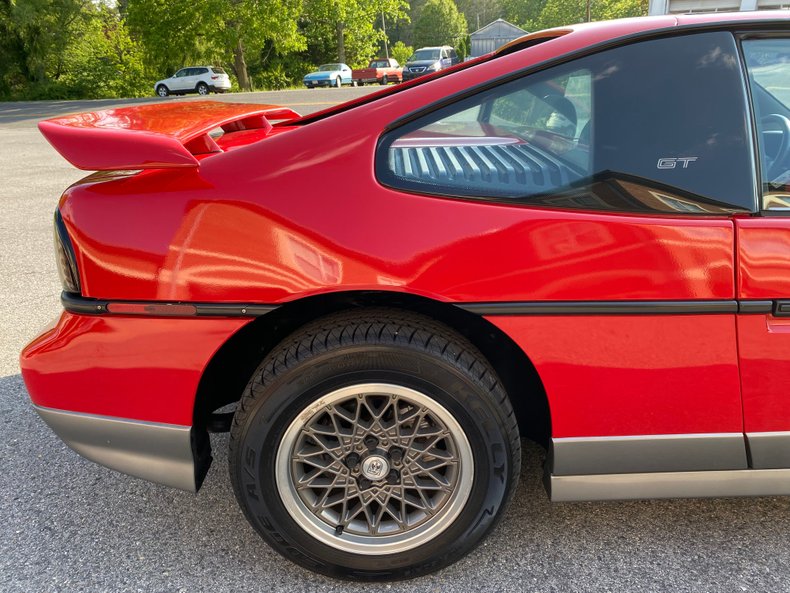 1986 Pontiac Fiero 19