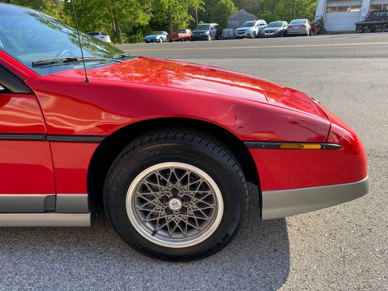 1986 Pontiac Fiero 21