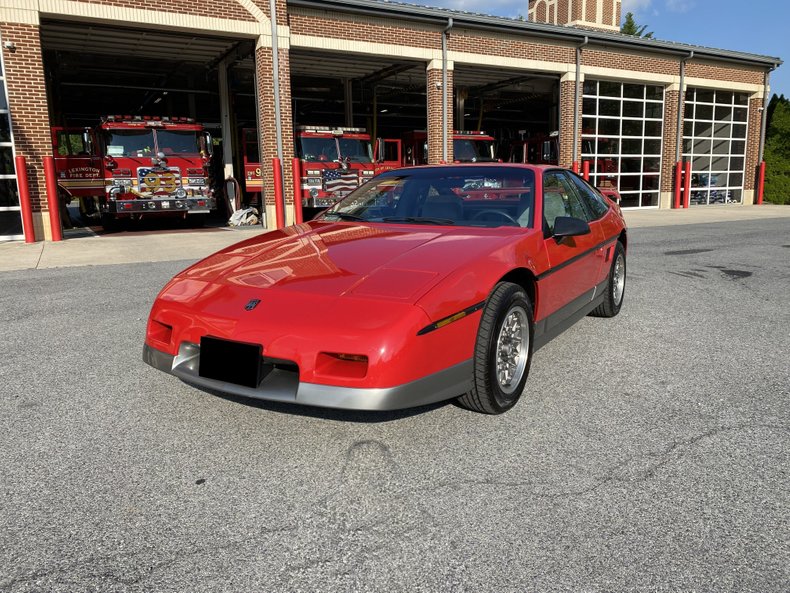 1986 Pontiac Fiero 2