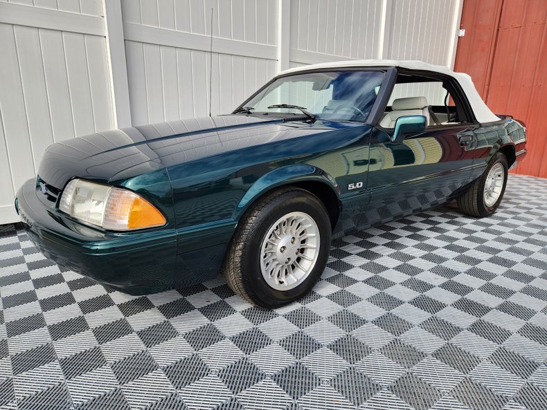 1990 Ford Mustang 2
