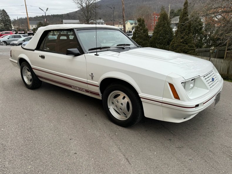 1984 Ford Mustang 1