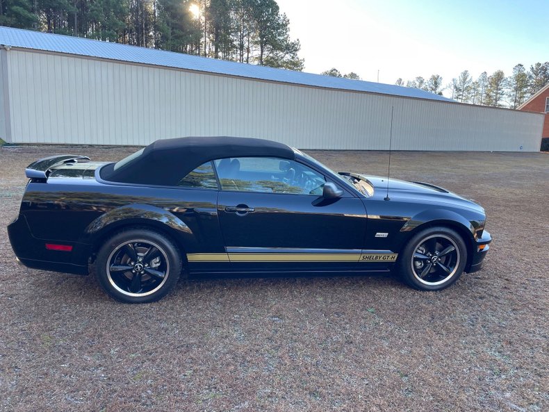 2007 Ford Mustang 7