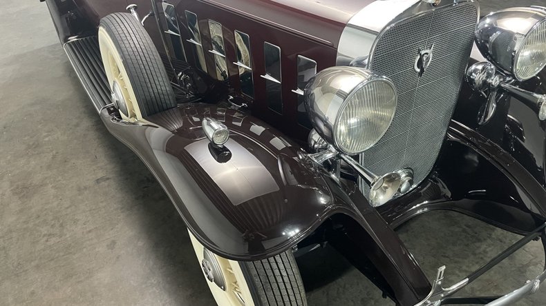 1932 Cadillac 355 B 18