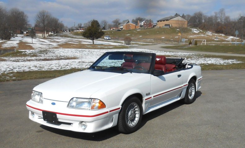 1987 Ford Mustang 1