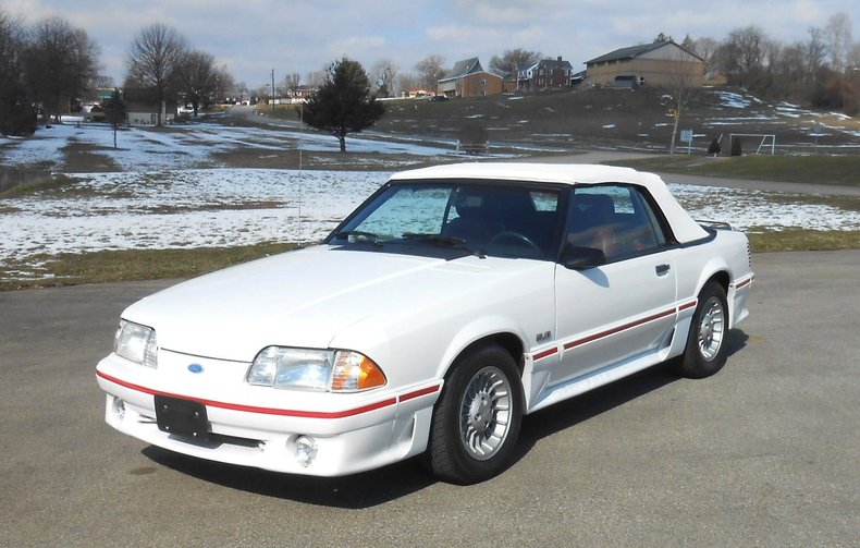1987 Ford Mustang 2