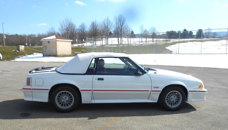 1987 Ford Mustang 10