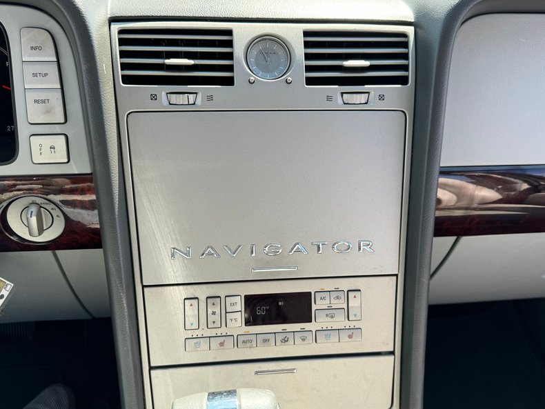 2006 Lincoln Navigator 17
