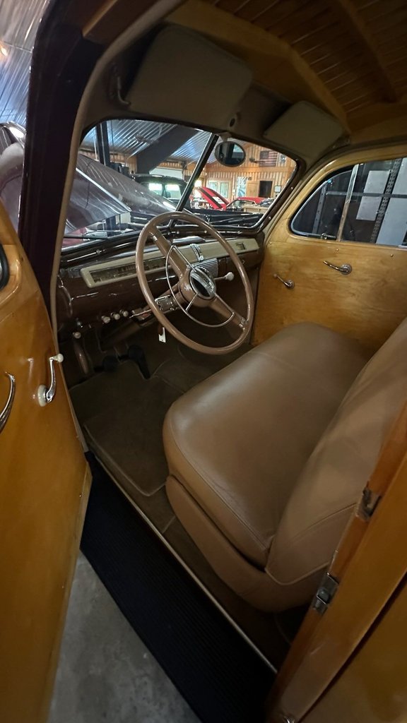 1941 Ford Super Deluxe 24