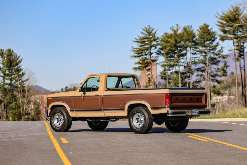 1983 Ford F250 36