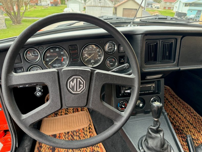 1980 MG B Roadster 12