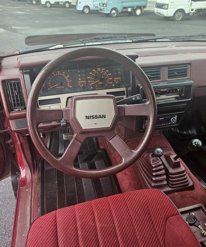 1988 Nissan Pickup 7