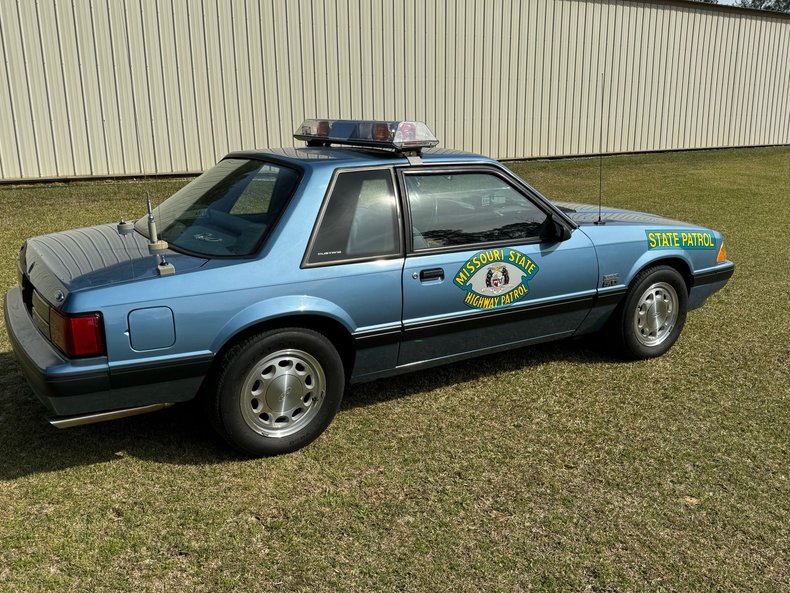 1990 Ford Mustang 3