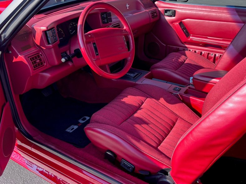 1992 Ford Mustang 8