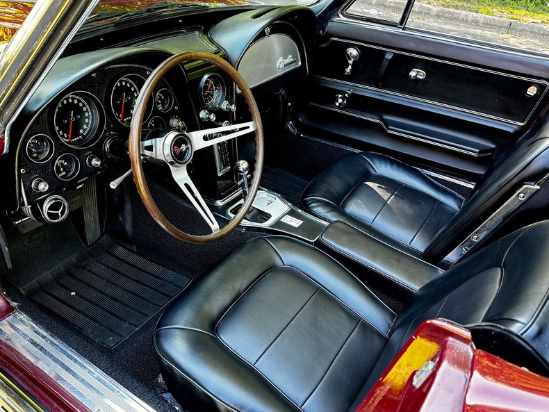 1965 Chevrolet Corvette 12