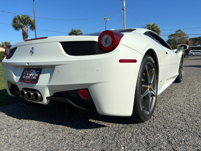 2015 Ferrari 458 37
