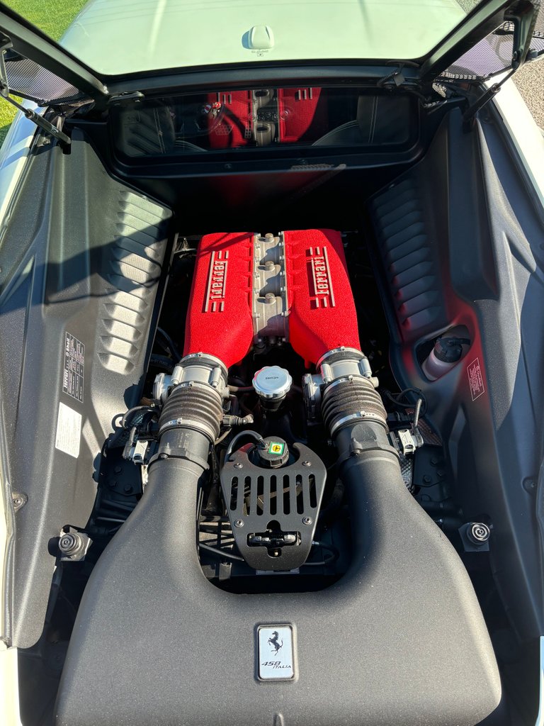 2015 Ferrari 458 39