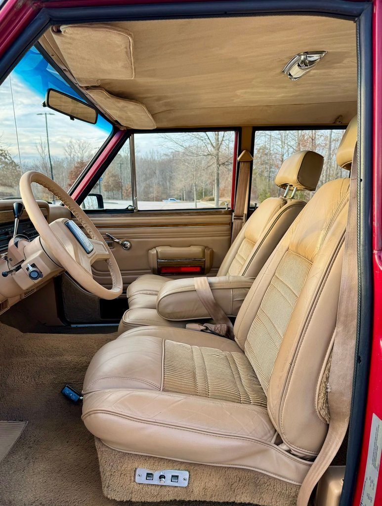 1987 Jeep Grand Wagoneer 10