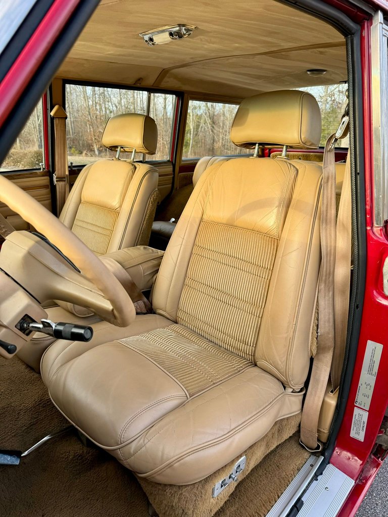 1987 Jeep Grand Wagoneer 9