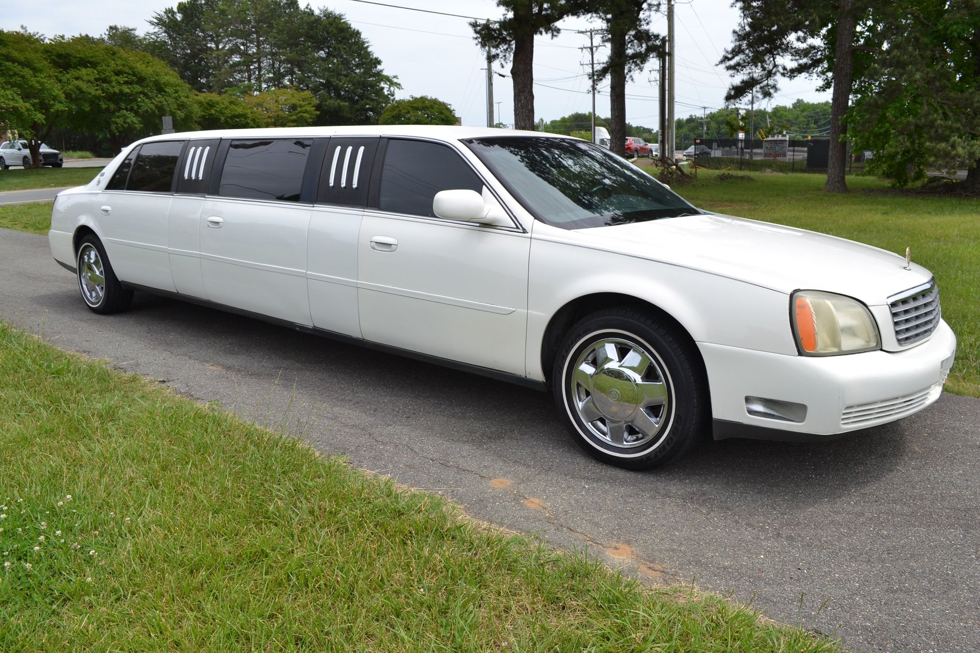 2003 cadillac limousine