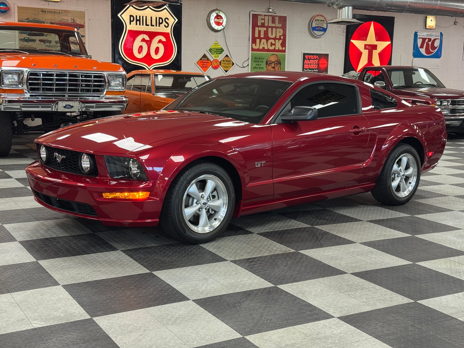 2005 ford mustang gt deluxe