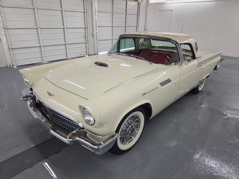 1957 Ford Thunderbird 