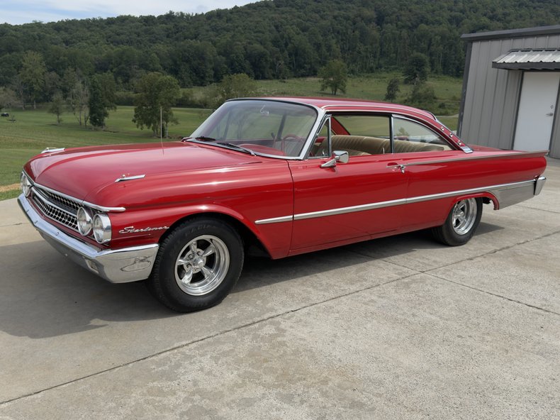 1961 Ford Starliner 