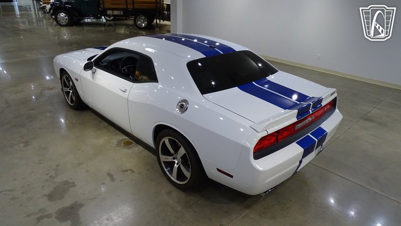 2011 Dodge Challenger 8