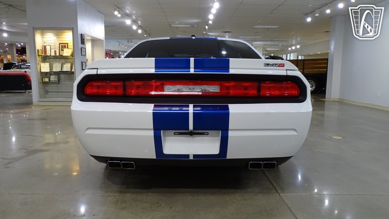 2011 Dodge Challenger 12